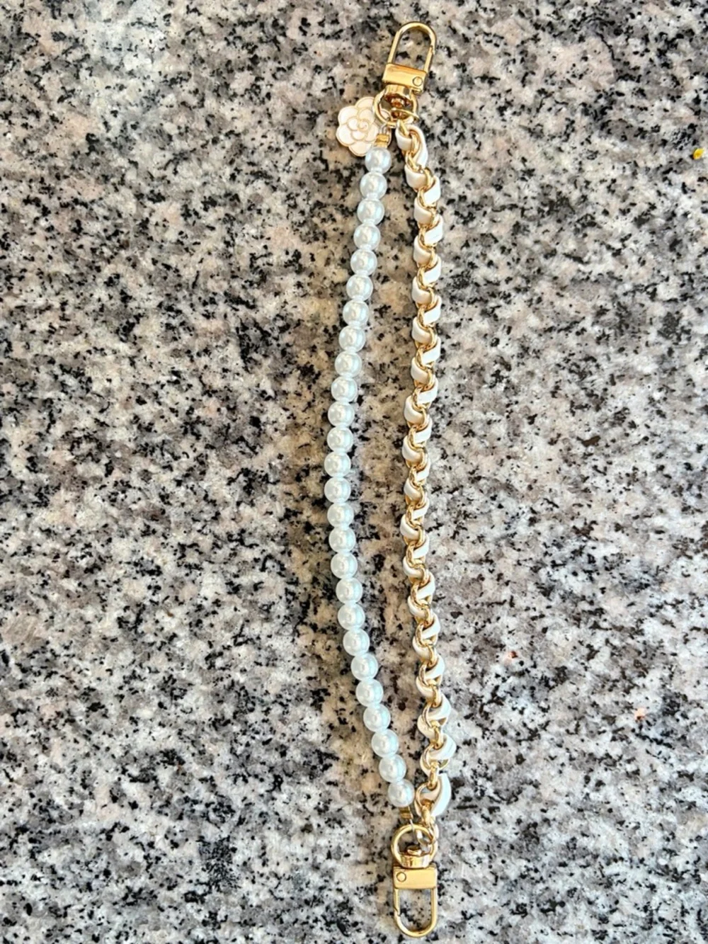 ♥️💖 Double Strand Gold Chain and Pearls Flower Bag Charm Keychain NWOT - Picture 4 of 8